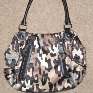 NWOT NINE & CO. CAMO SHOULDER BAG! ☆ 3 FOR $30